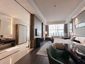 Suite, 1 King Bed (CEO) | Premium bedding, down comforters, minibar, in-room safe