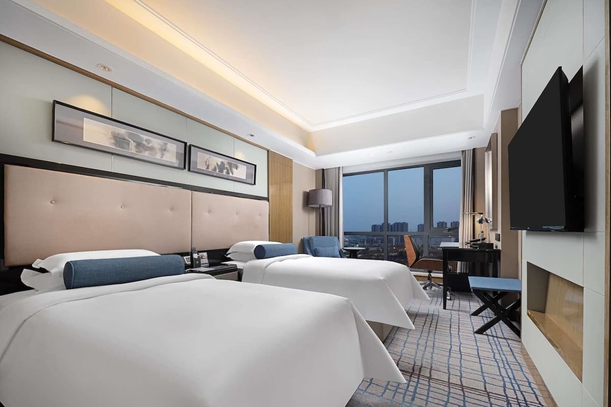 Premium bedding, down duvets, minibar, in-room safe