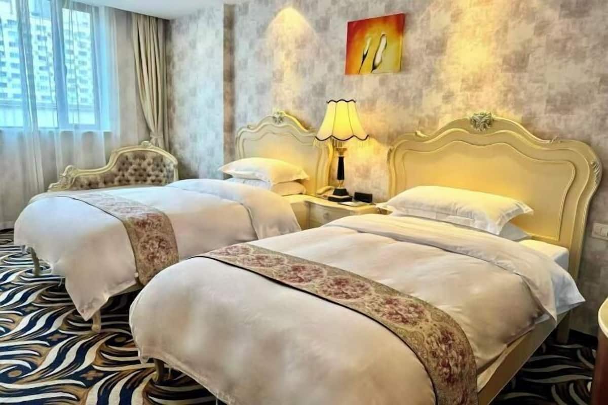 Minibar, in-room safe, desk, blackout curtains