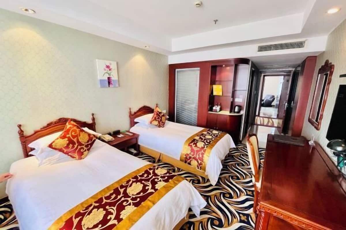 Minibar, in-room safe, desk, blackout curtains
