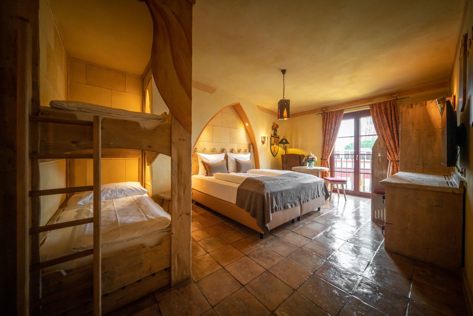 hypo-allergenic bedding, desk, free wifi, bed sheets