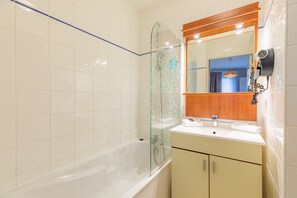 Appartamento, 1 letto matrimoniale con divano letto | Bagno | Set di cortesia gratuito, asciugacapelli, asciugamani, sapone
