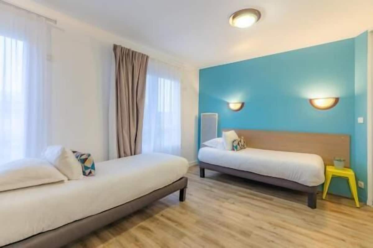 Desk, iron/ironing board, free WiFi, bed sheets
