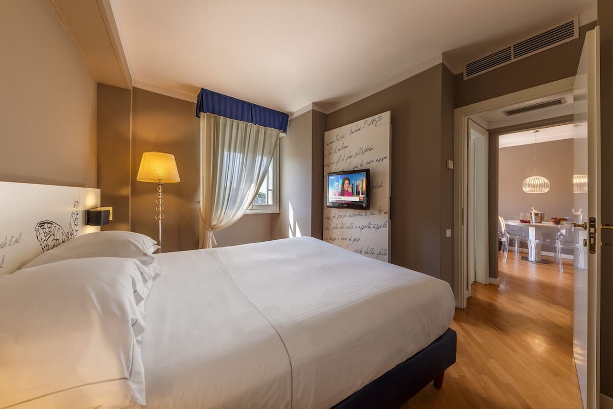 apartment with balcony | 1 bedroom, minibar, in-room safe, desk