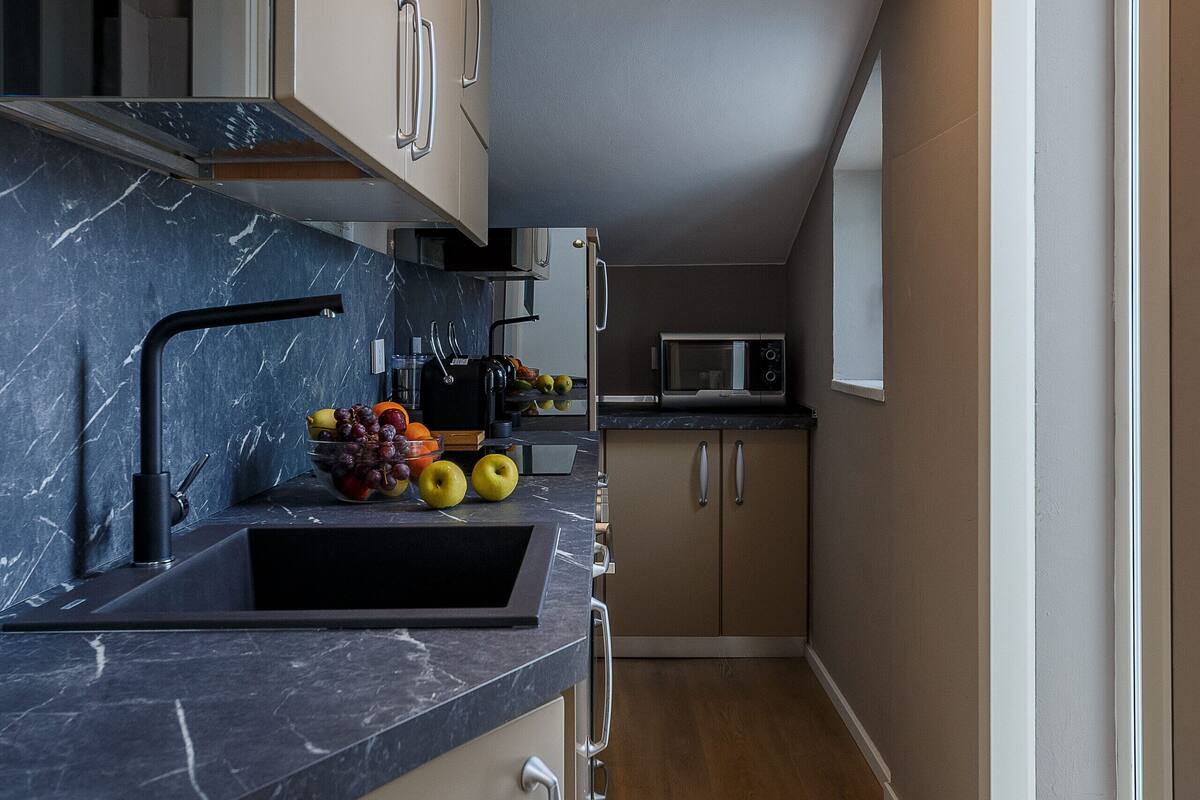 suite with spa bath and sauna | private kitchen