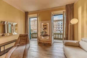 Suite with Balcony and Turkish Bath | Living area | 28-inch LCD TV with satellite channels, TV, first-run movies - Hotel Residence Esplanade (Viareggio)