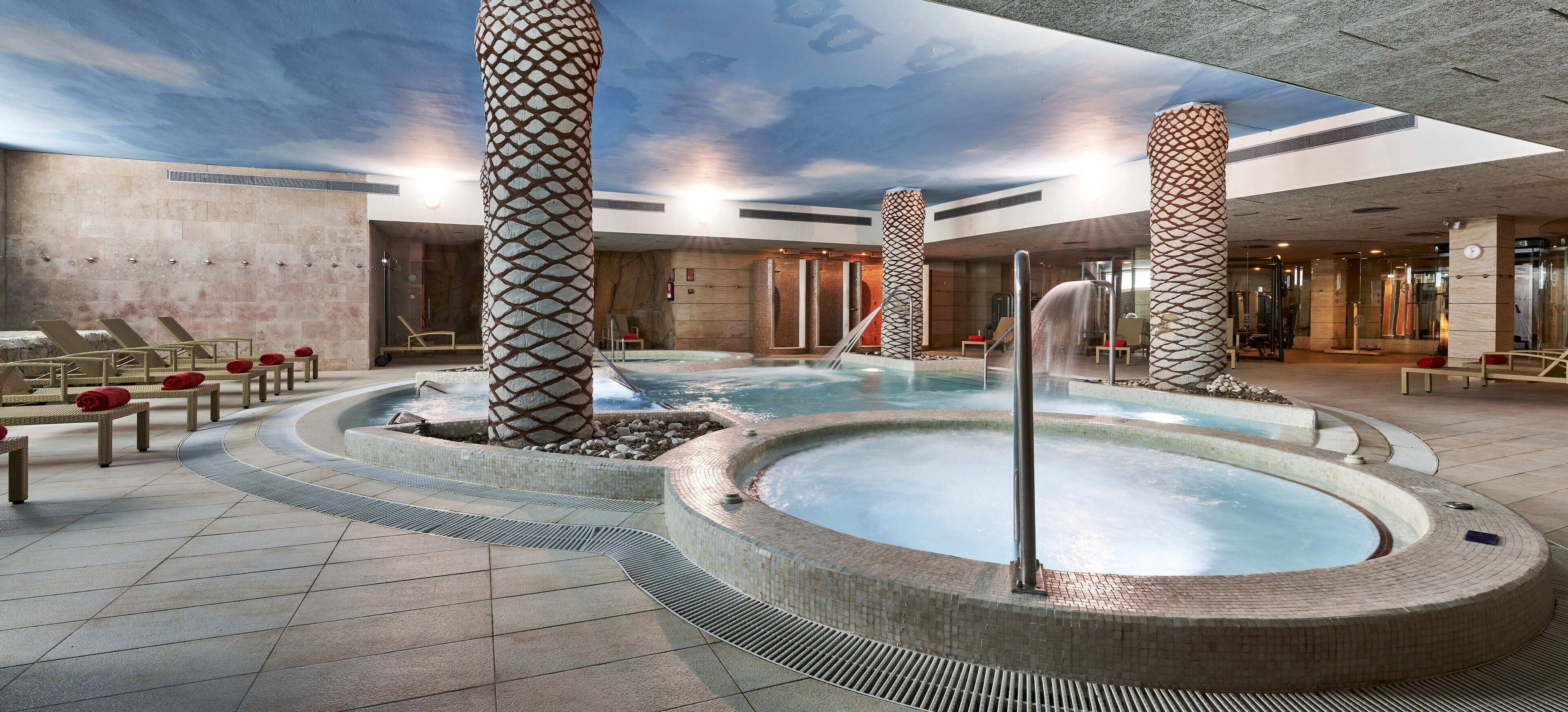 sauna, steam room, turkish bath/hammam, body treatments, aromatherapy