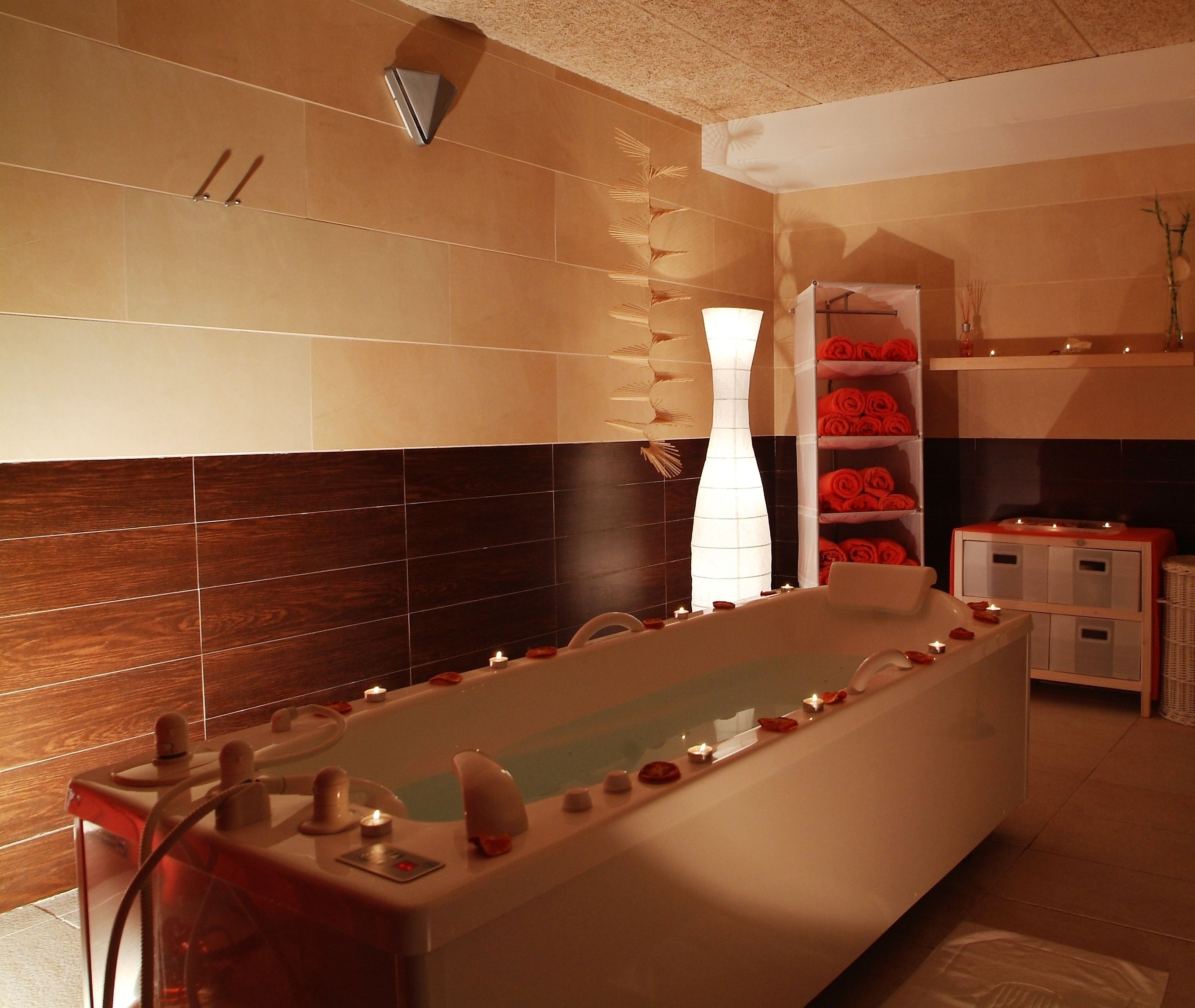 sauna, steam room, turkish bath/hammam, body treatments, aromatherapy