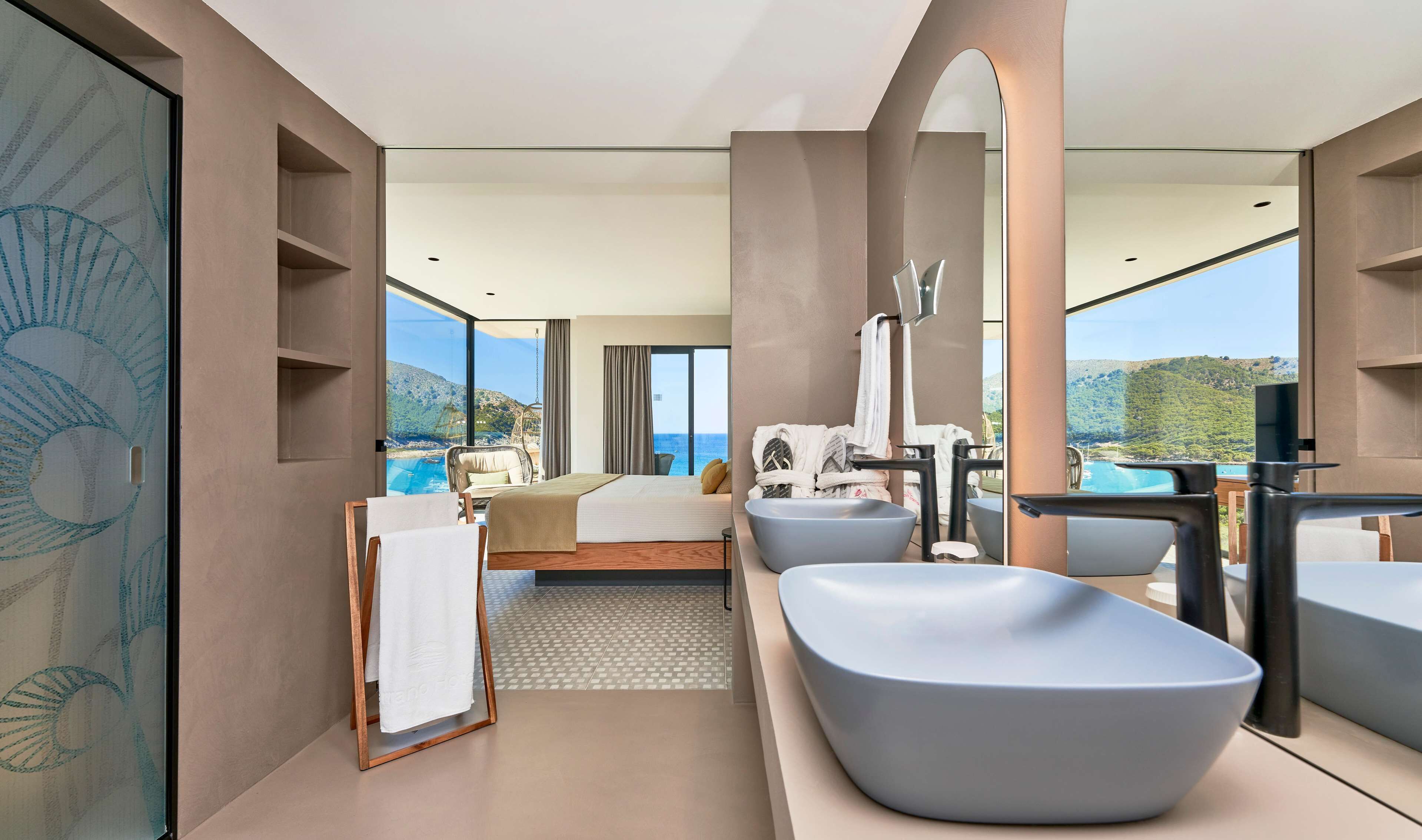 free toiletries, bidet, towels