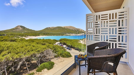 Doppelzimmer, Balkon, Meerblick | Ausblick vom Zimmer. Hotel & Spa S'entrador Playa