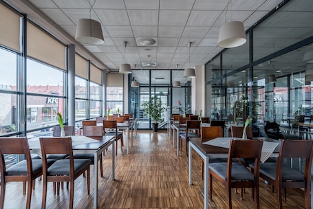 Desayuno a la carta diario (PLN 45 por persona). Weiser Hotel