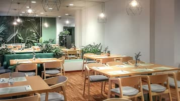 Aamiainen, lounas ja illallinen