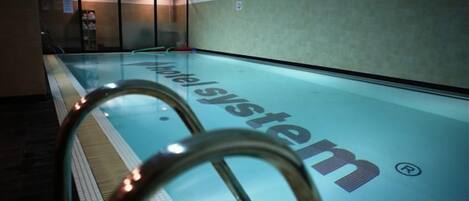 Innendørsbasseng og utendørsbasseng