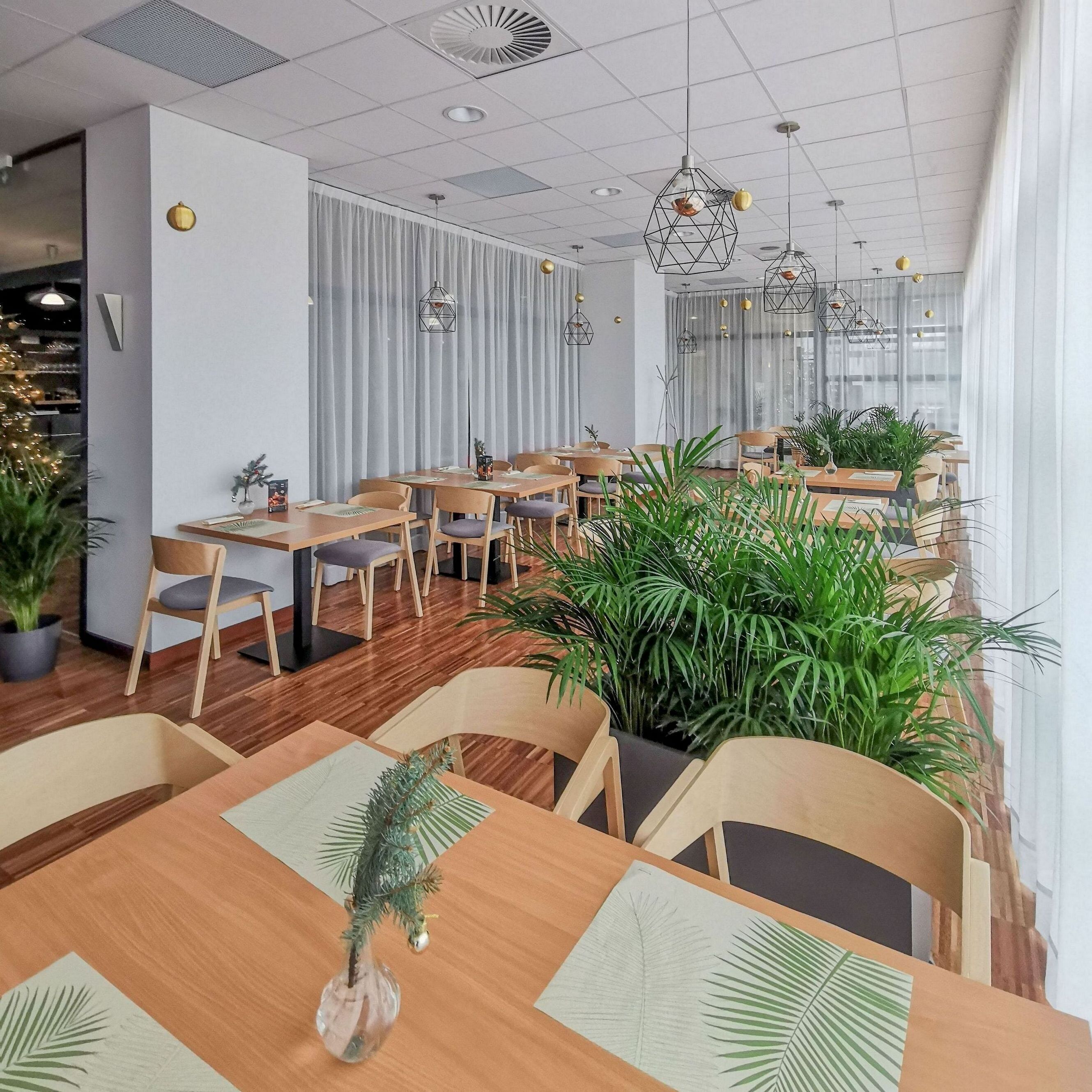 Breakfast, lunch and dinner served