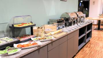 Frühstück, Mittagessen und Abendessen