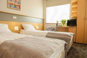 Desk, blackout drapes, iron/ironing board, free WiFi - System Hotel Poznan (Poznan)