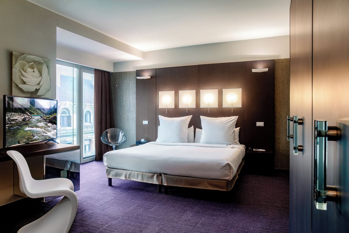 privilege room  | minibar, in-room safe, soundproofing, cots/infant beds