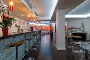 Daily buffet breakfast for a fee - Le Rex Hotel (Tarbes)