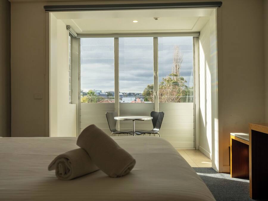 Studio Apartment | Free WiFi, bed sheets