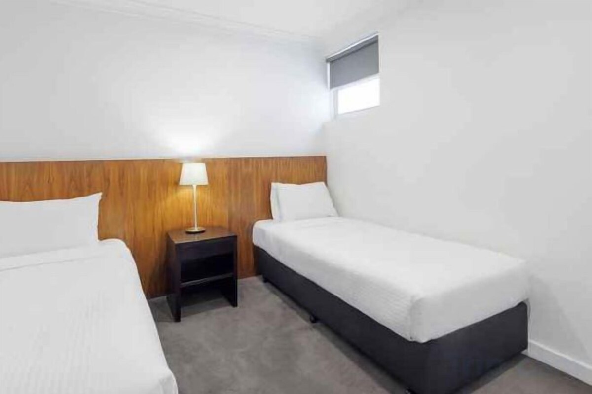 WiFi (free), bed sheets