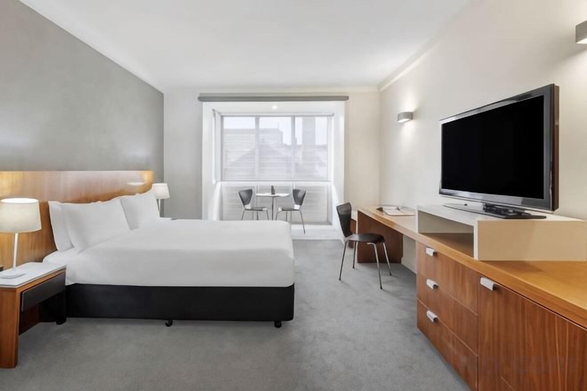 WiFi (free), bed sheets