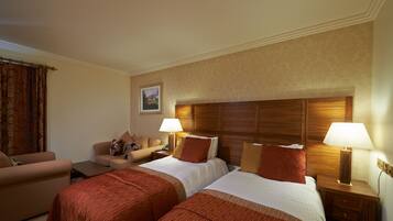 Värdeförvaringsskåp på rummet, individuell inredning och skrivbord