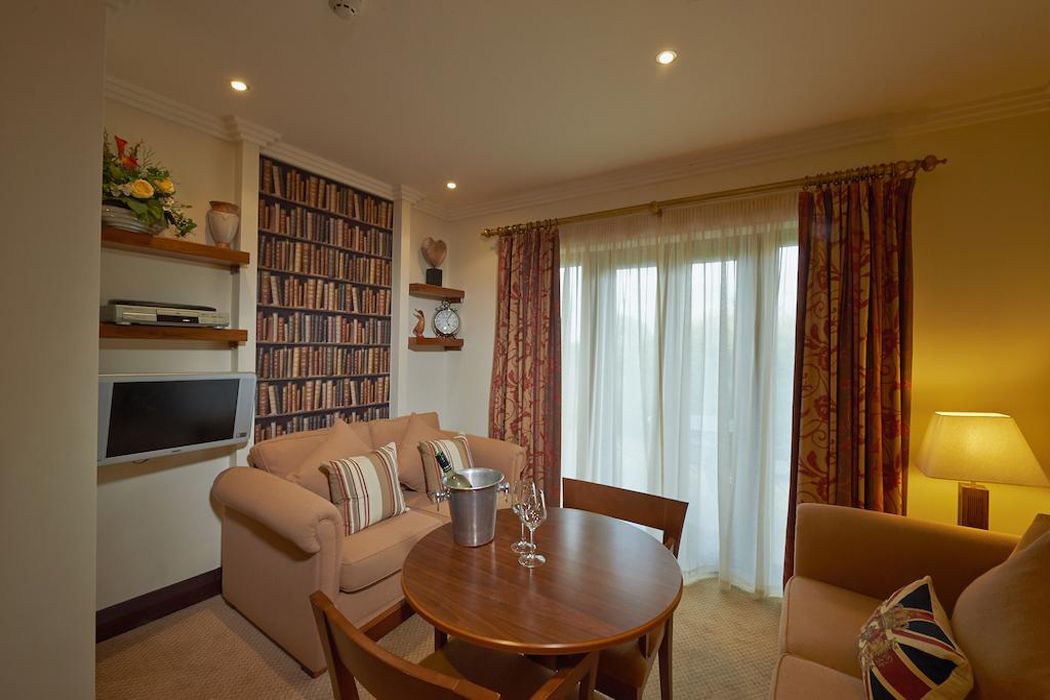 in-room safe, individually decorated, desk, laptop workspace