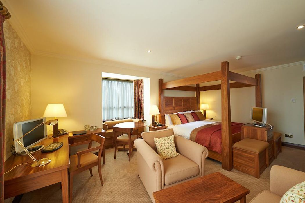 in-room safe, individually decorated, desk, laptop workspace