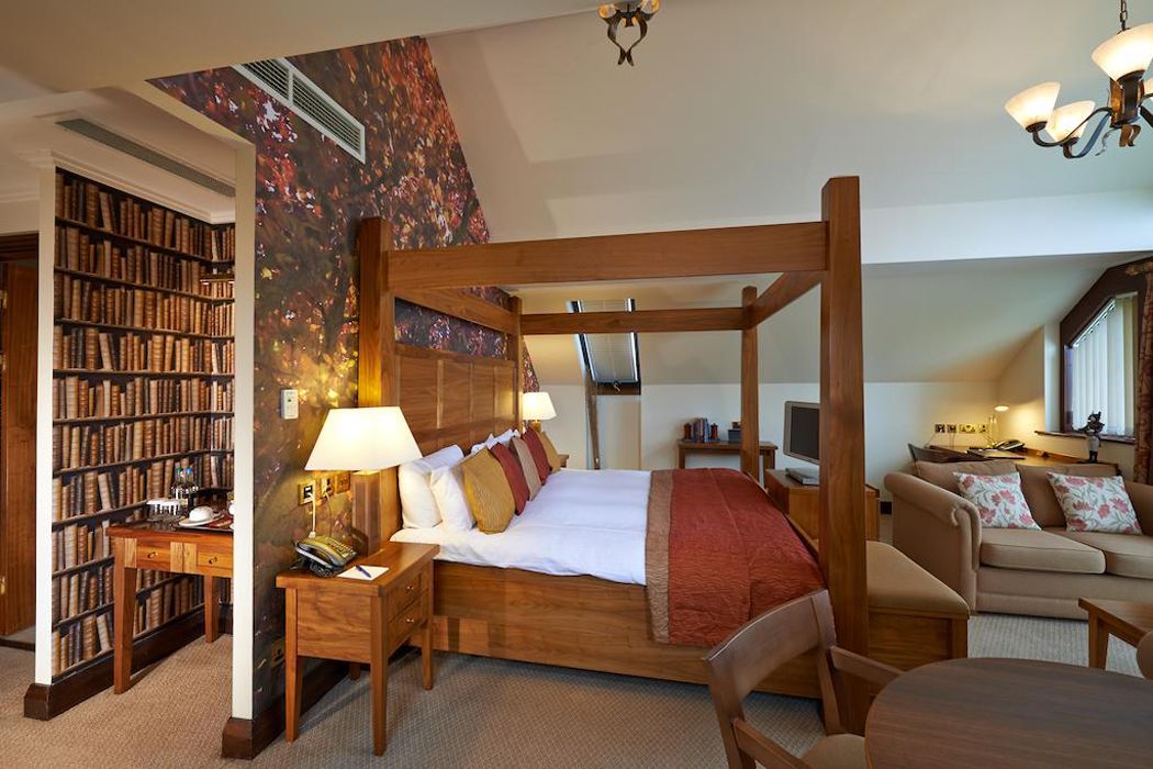 in-room safe, individually decorated, desk, laptop workspace