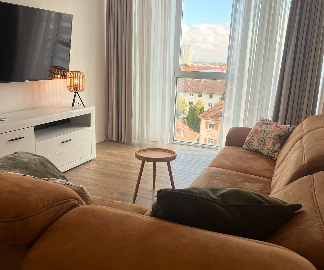 Exclusive Condo | Living room | 40-inch TV with satellite channels, Netflix, first-run movies