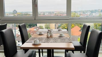 Alfresco dining