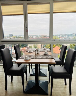 Al fresco dining 
