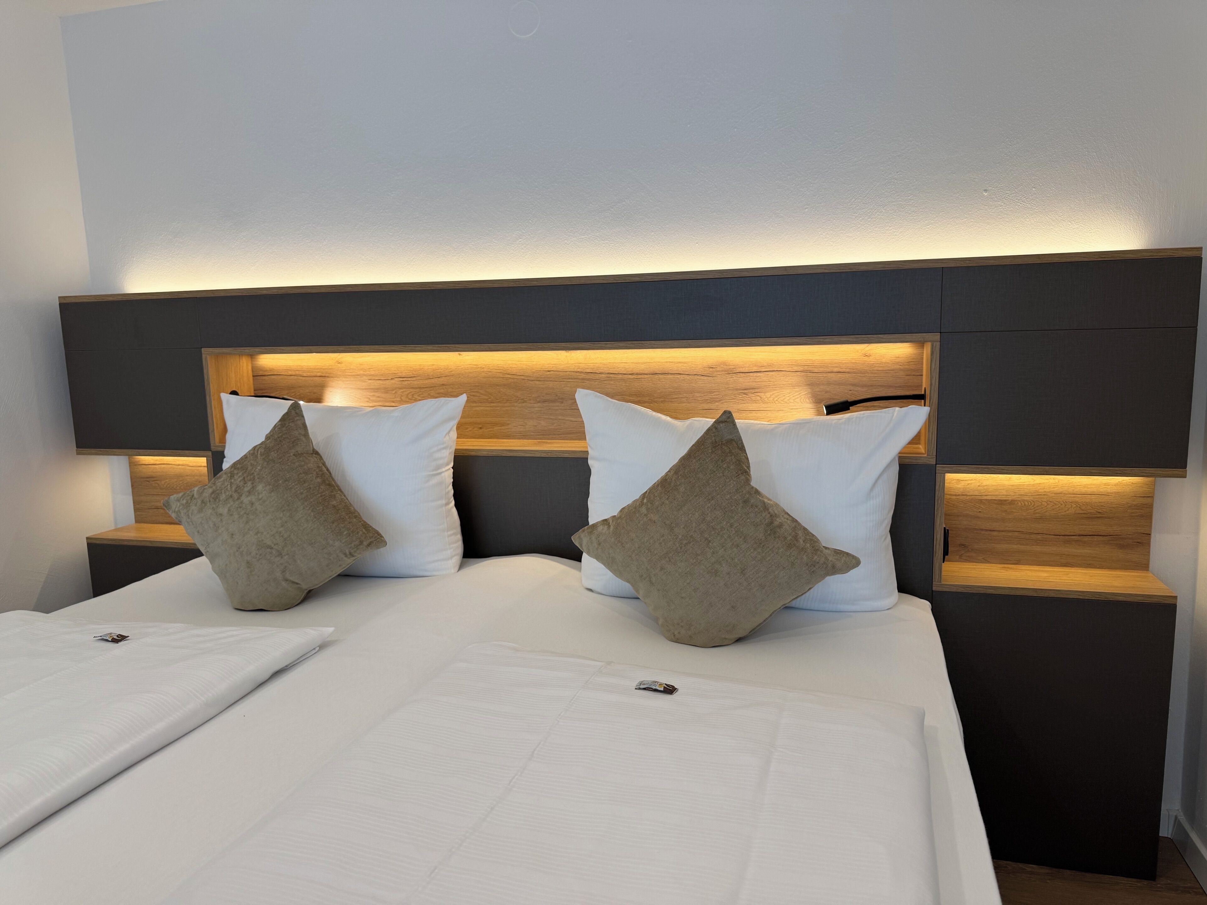 Superior Studio Suite | Hypo-allergenic bedding available, Select Comfort beds, desk