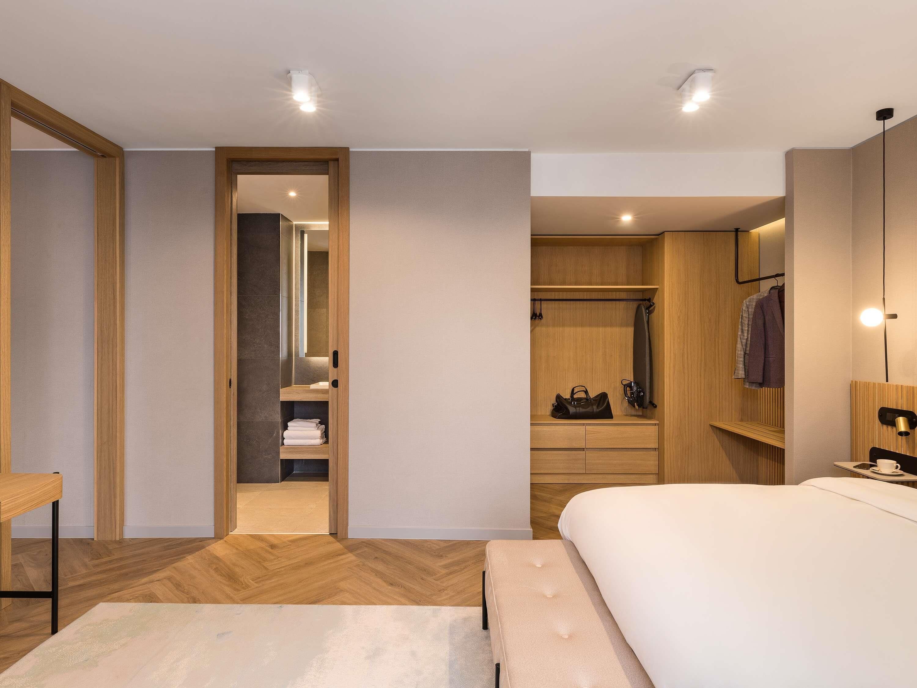 Ropa de cama de alta calidad y minibar 