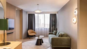 Junior-Suite, 1 King-Bett und Schlafsofa | Hochwertige Bettwaren, Minibar, Zimmersafe, Schreibtisch