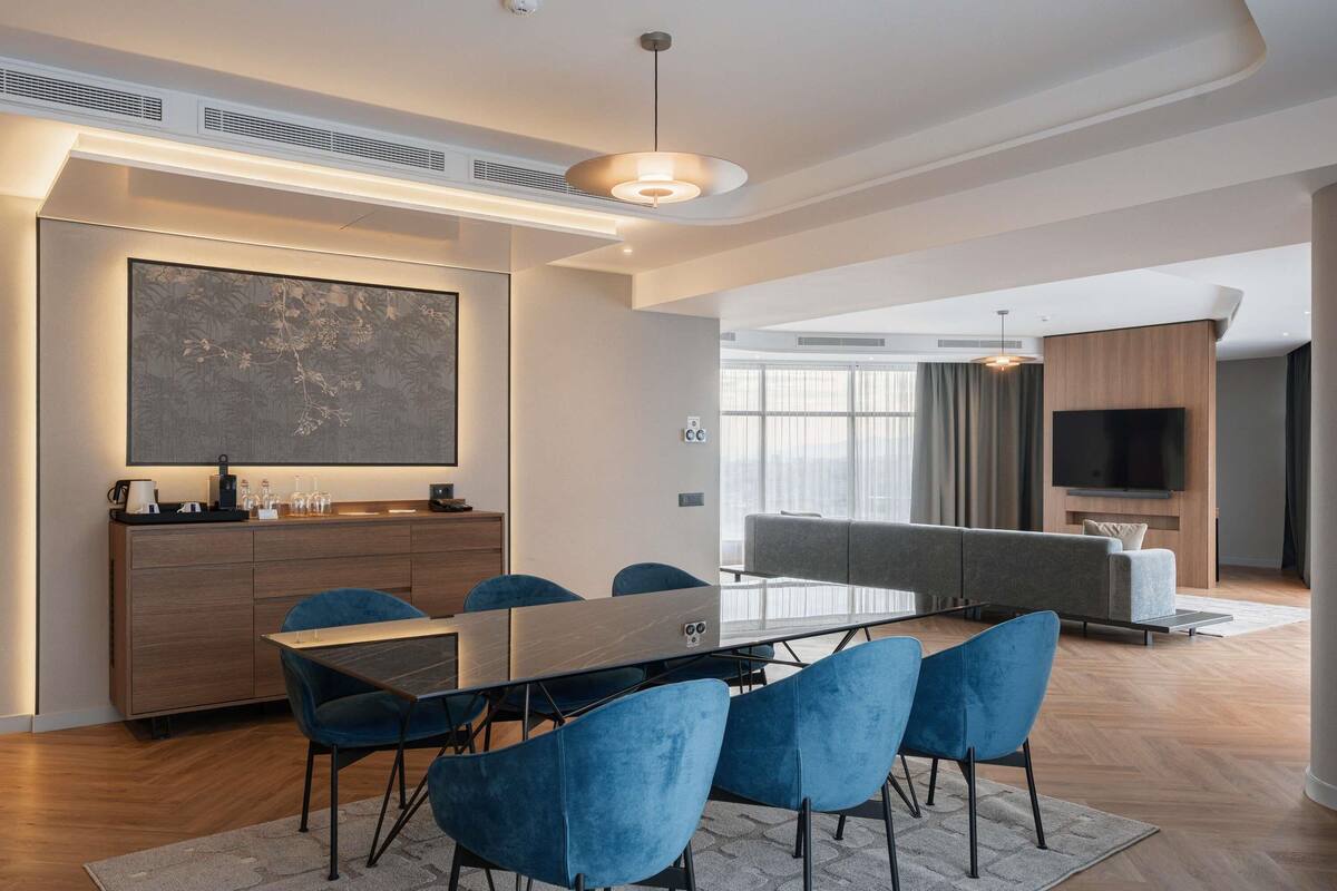 Superior Suite, 1 King Bed | Premium bedding, minibar, in-room safe, desk