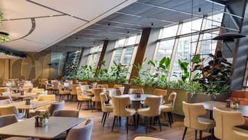 2 restaurants, breakfast, lunch, dinner served; international cuisine