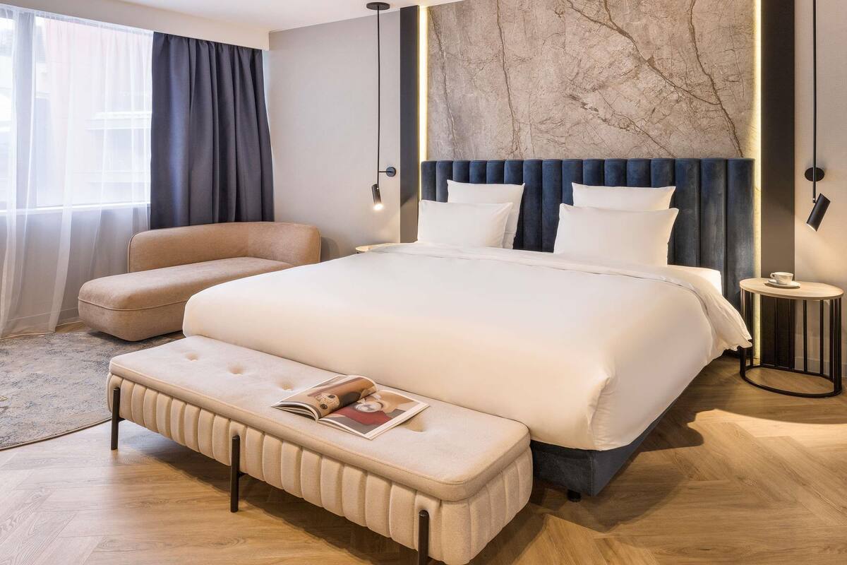 Privilege, Room, 1 King Bed | Premium bedding, minibar, in-room safe, desk