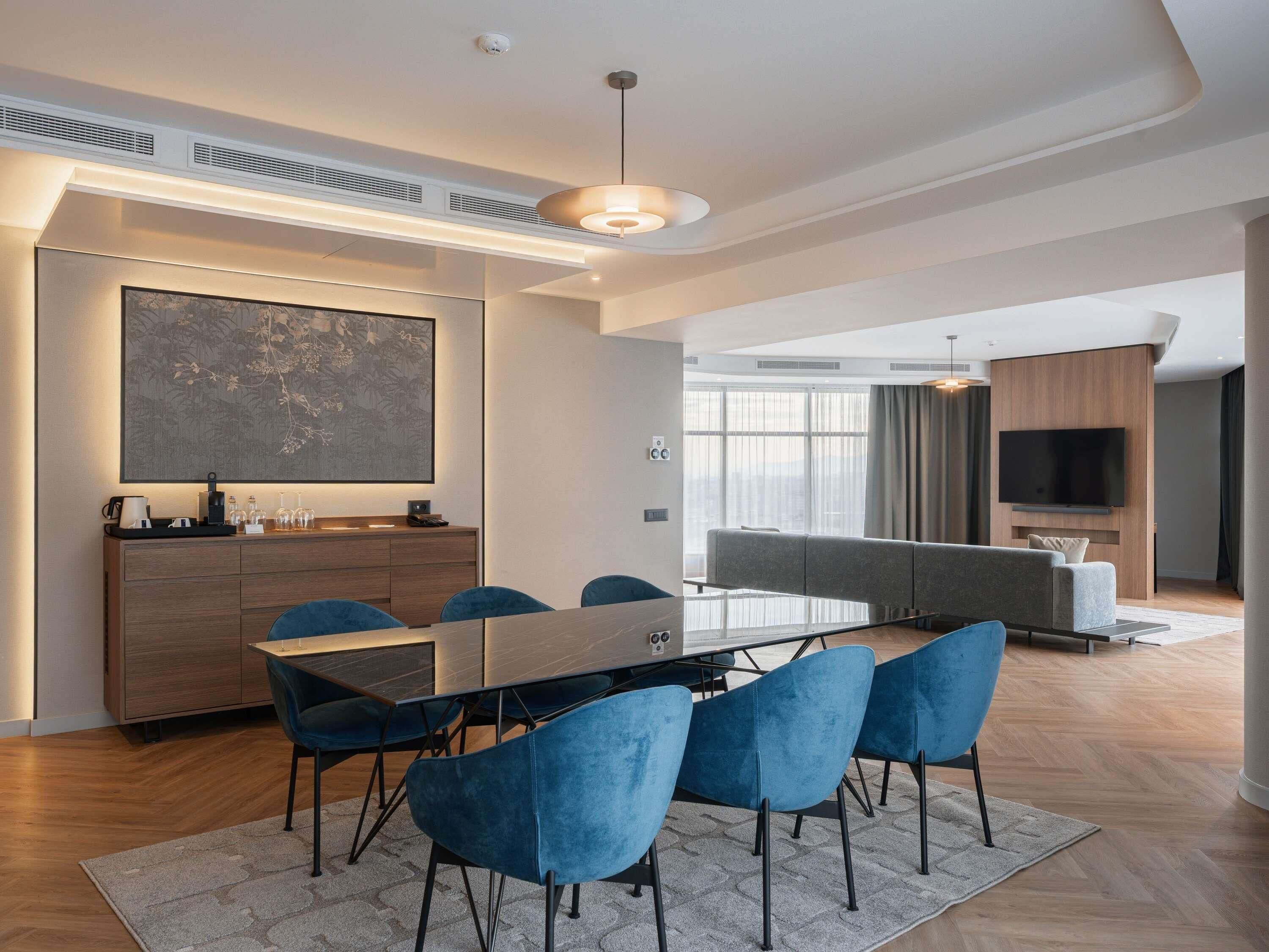 Superior Suite, 1 King Bed | Minibar, in-room safe, desk, laptop workspace