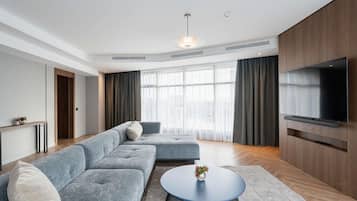 Superior Suite, 1 King Bed | Minibar, in-room safe, desk, laptop workspace