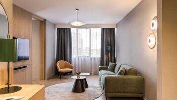 Junior-Suite, 1 King-Bett und Schlafsofa | Hochwertige Bettwaren, Minibar, Zimmersafe, Schreibtisch