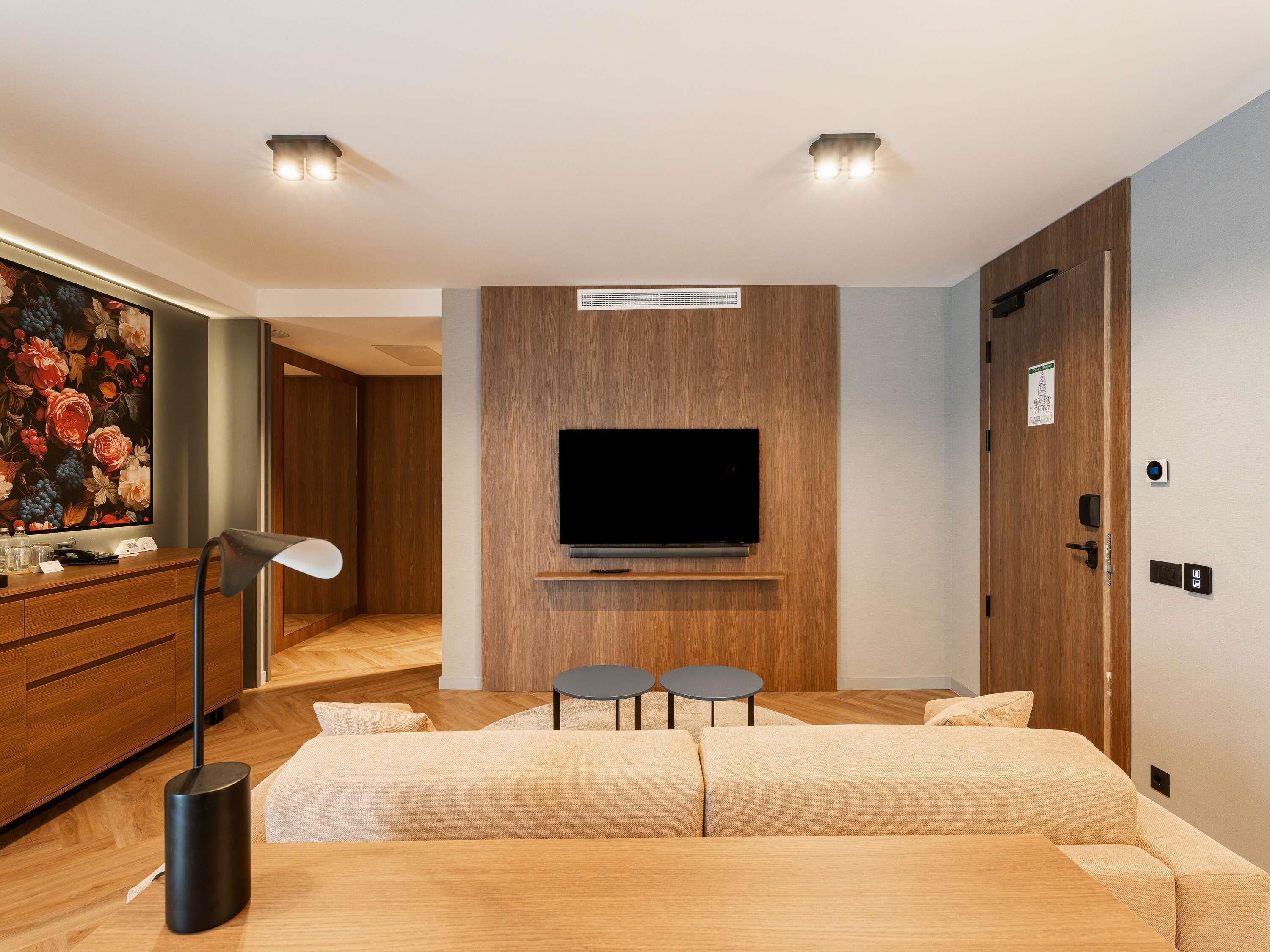 Executive-Suite, 1 King-Bett und Schlafsofa | Minibar, Zimmersafe, Schreibtisch, laptopgeeigneter Arbeitsplatz