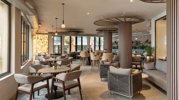 2 Restaurants; Frühstück, Mittagessen und Abendessen werden serviert