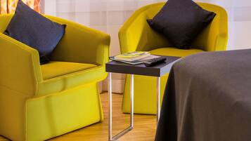 Premium bedding, in-room safe, individually decorated