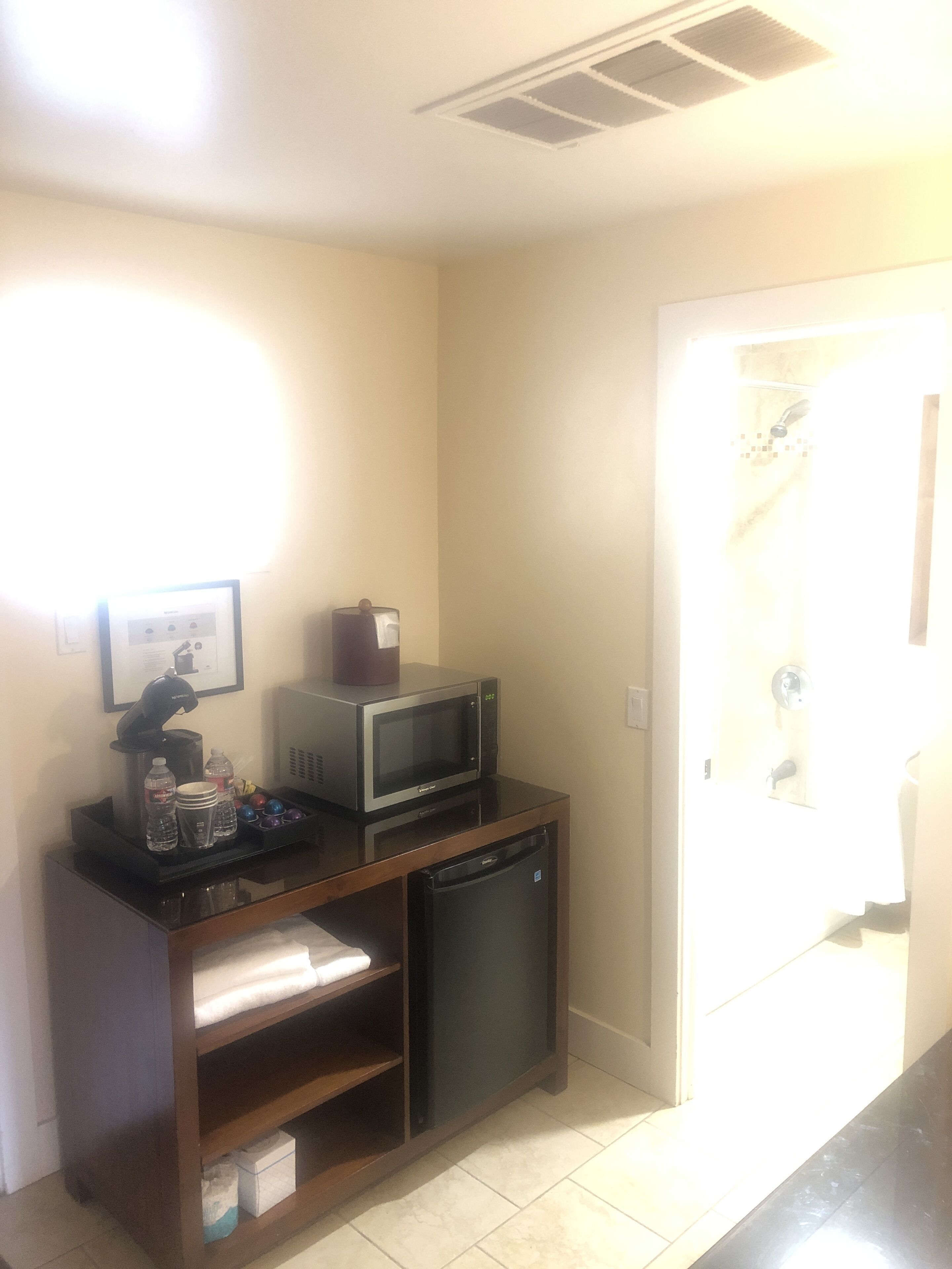 room, 1 king bed (cliffside) | 1 bedroom, iron/ironing board, free cots/infant beds, internet