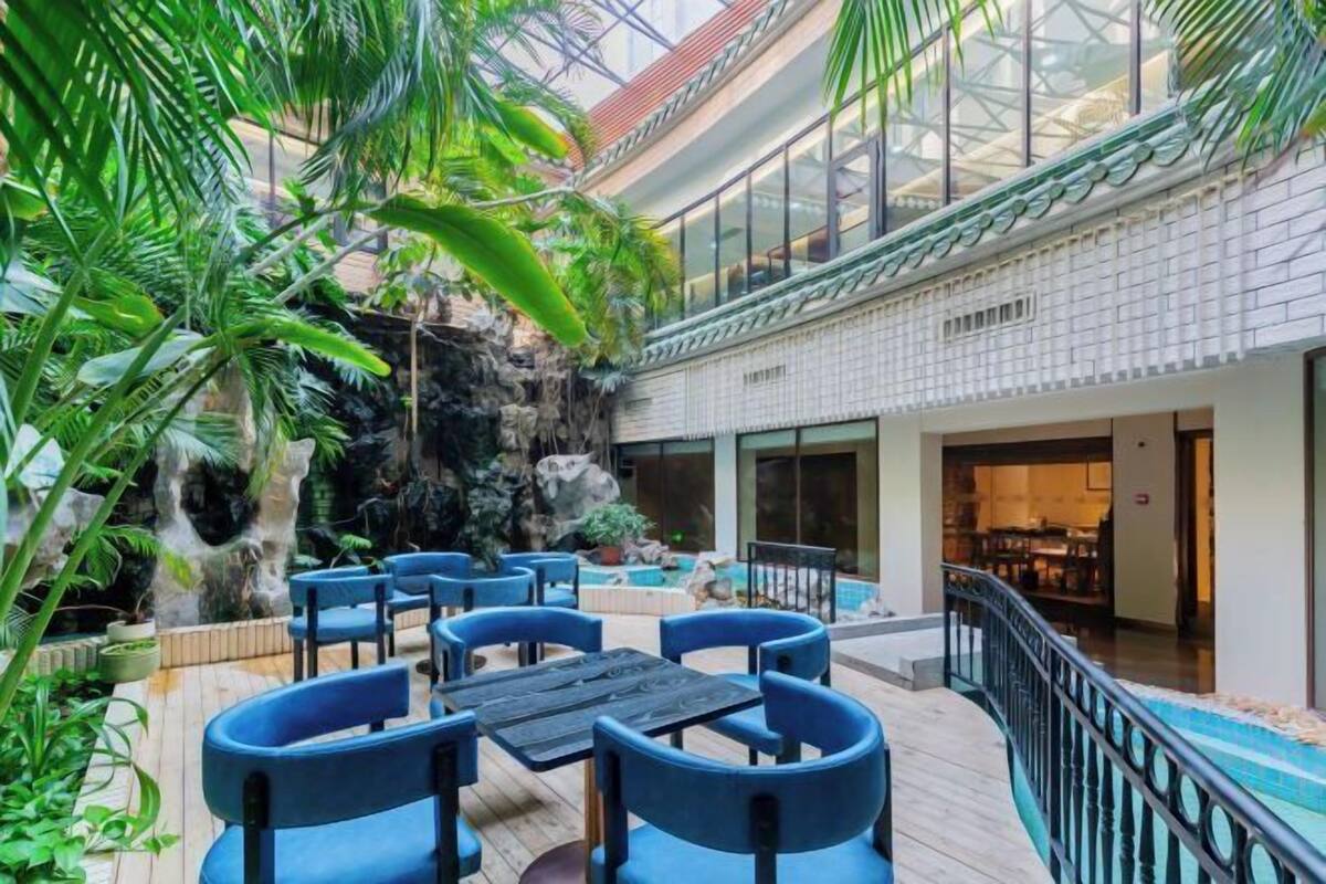 Minibar, safe på rommet, strykejern/-brett og vekkerklokke