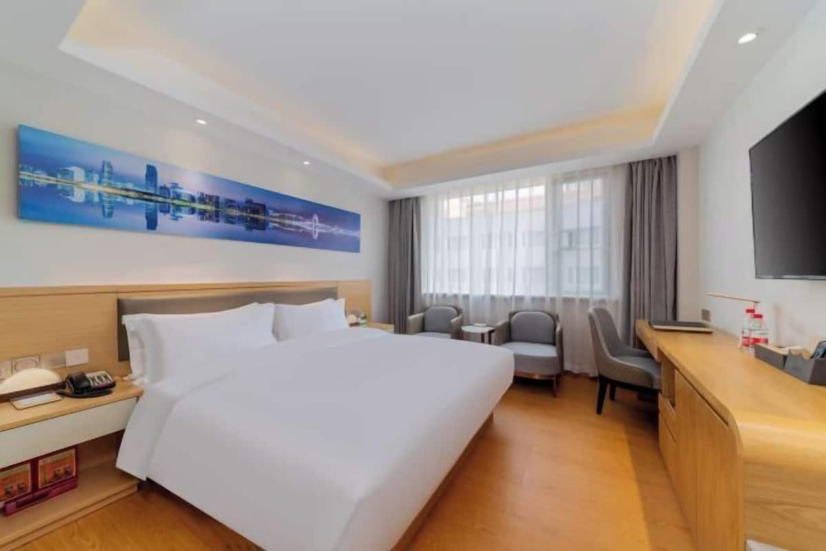 Minibar, in-room safe, iron/ironing board, alarm clocks