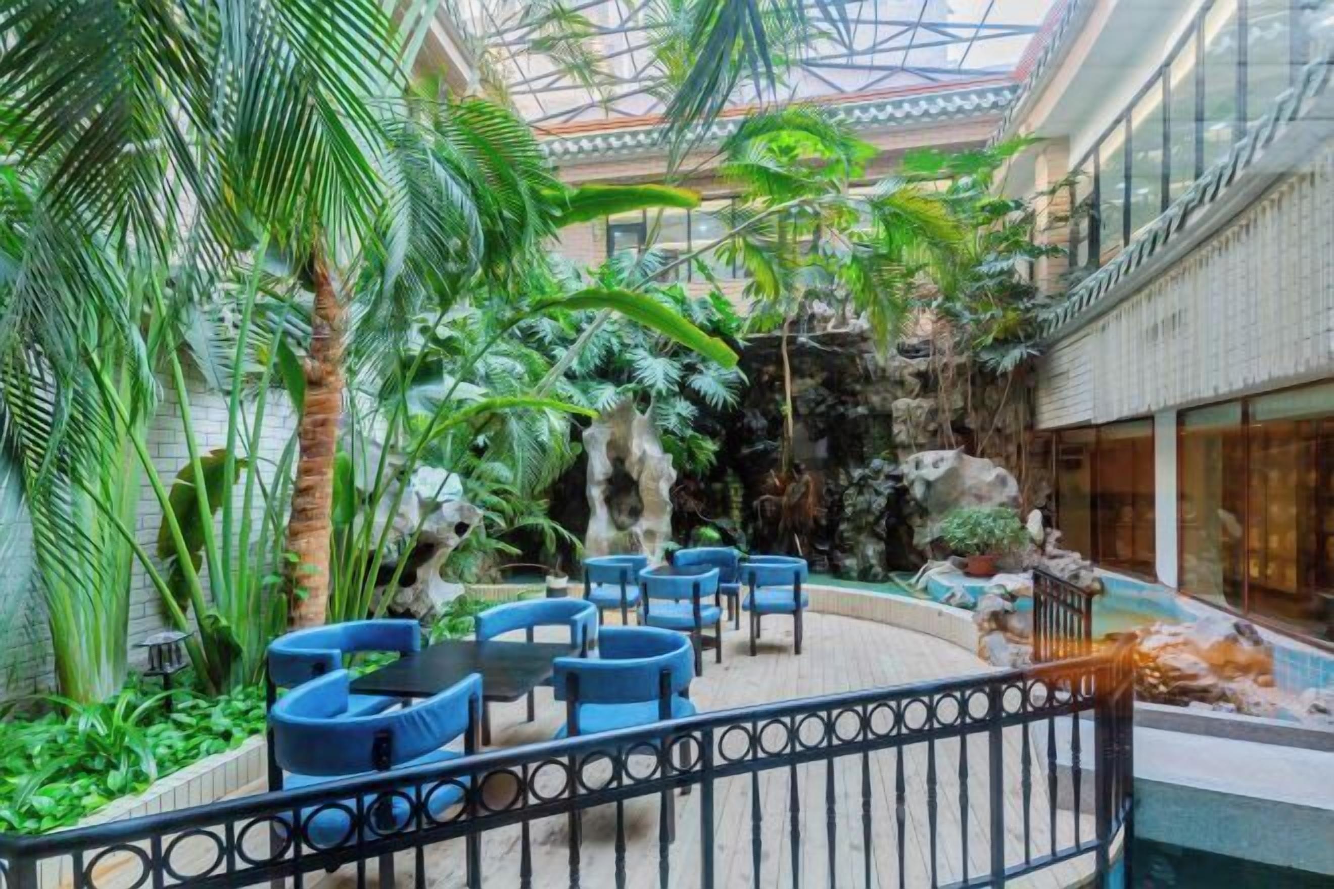 Minibar, Zimmersafe, Bügeleisen/Bügelbrett, Wecker