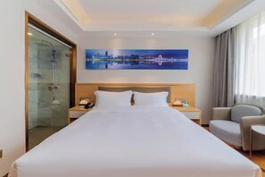 Minibar, in-room safe, iron/ironing board, alarm clocks - New TianHe Hotel (Guangzhou)