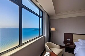 Minibar, coffres-forts dans les chambres, réveils